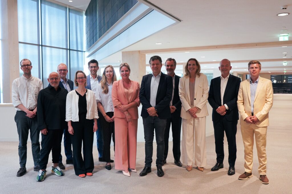Minister Letschert spreekt met bestuur van NDP Nieuwsmedia